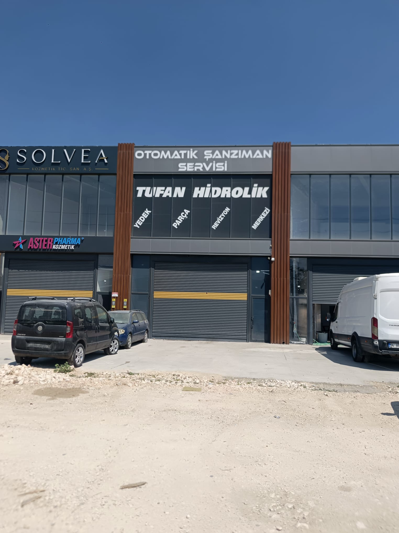 Tufan Otomotik Şanzıman servis binası